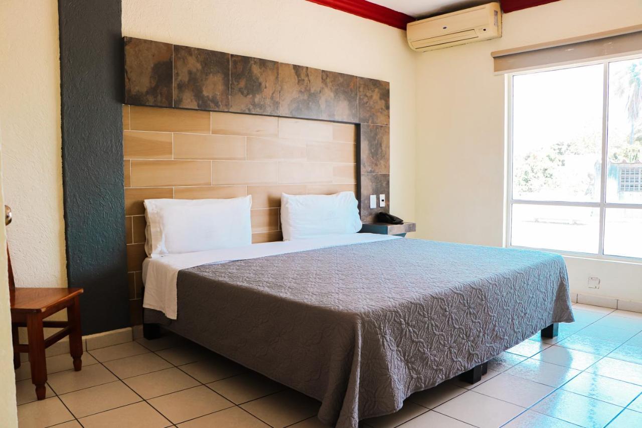 Hotel Gina Tecomán Zewnętrze zdjęcie