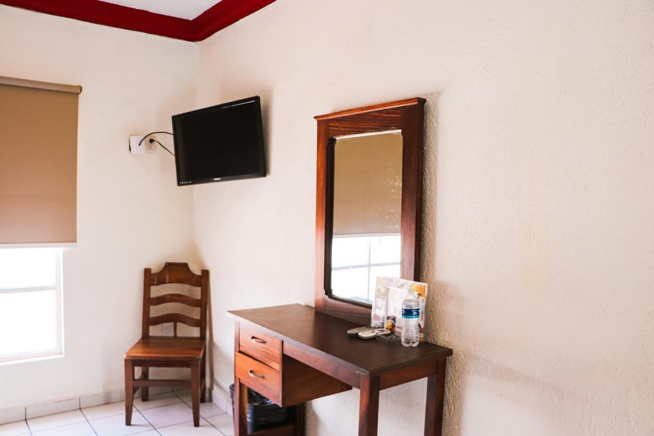 Hotel Gina Tecomán Zewnętrze zdjęcie